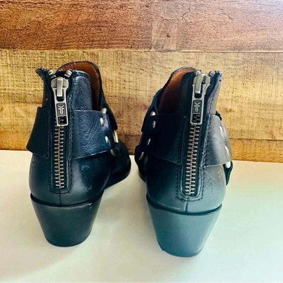 NWOT Frye Ray Harness Back Zip Leather Ankle Booties - Picture 5 of 10